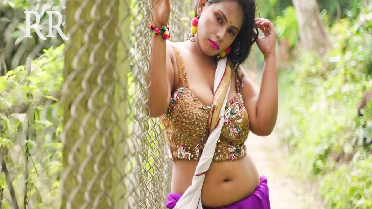 Gorgeous Sreetama Sen Saree Fashion RR Hot Photoshoot Video